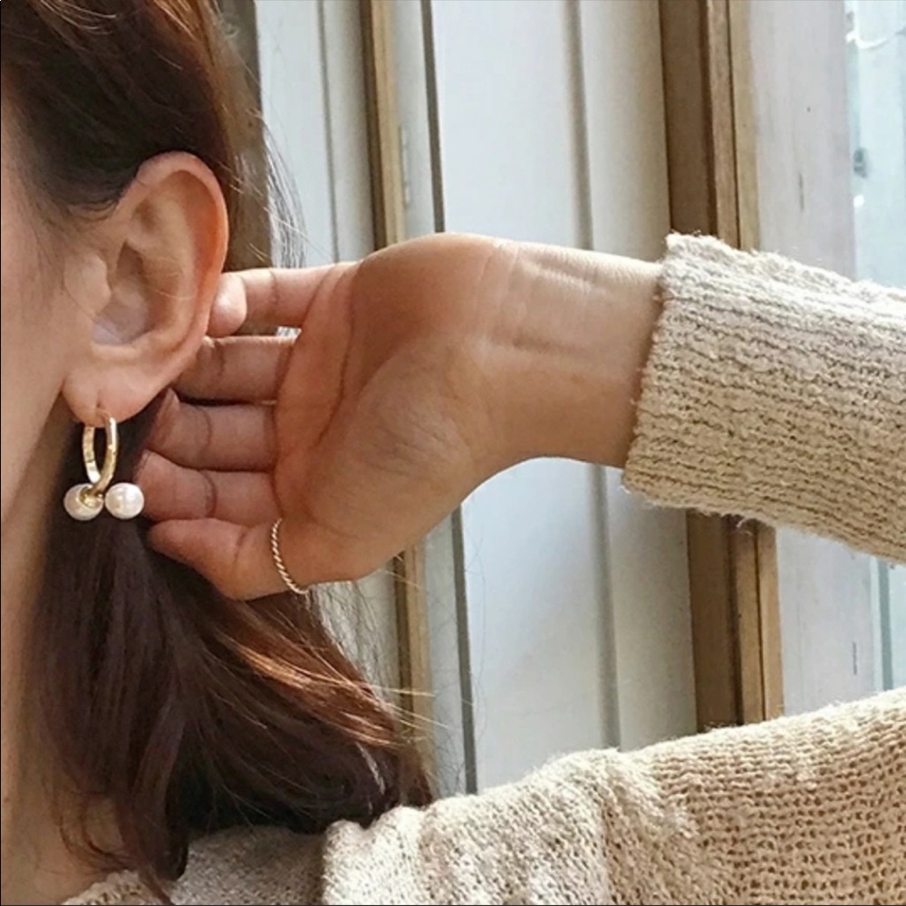 NEW Double Sided Faux Pearl & Gold Hoop Earrings - Picture 5 of 11